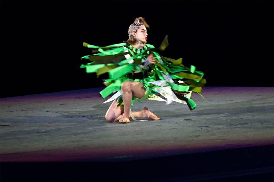 A dançarina Aoi Yamada faz apresentação na cerimônia de encerramento de Tóquio 2020 -