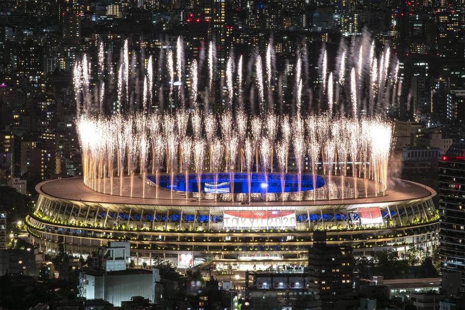 Queima de fogos no Olympic Stadium na cerimônia de encerramento -