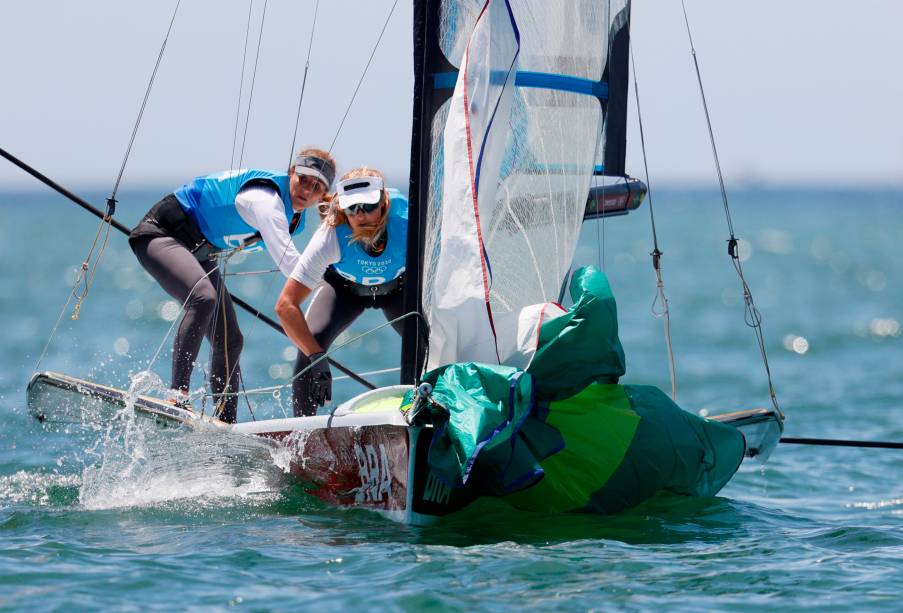 Martine Grael e Kahena Kunze, do Brasil, durante etapa na classe 49er FX -