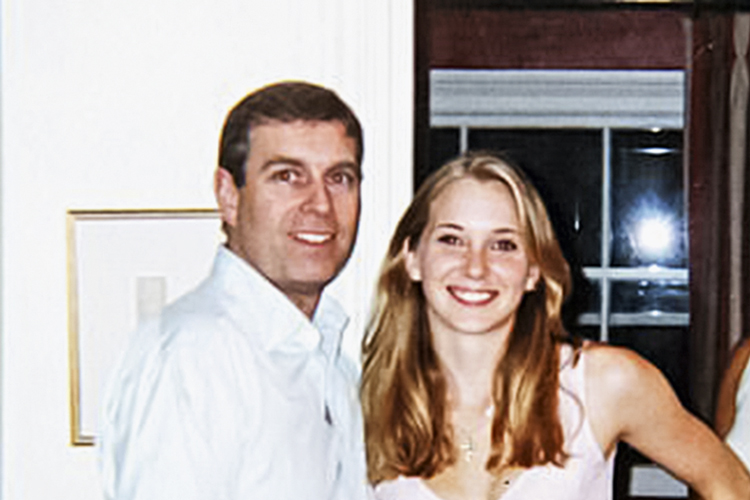 SORRISOS - Andrew e Virginia em 2001: ele diz que a foto é falsa -