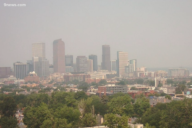 Cidade de Denver, no Colorado, Estados Unidos: encoberta por fumaça tóxica