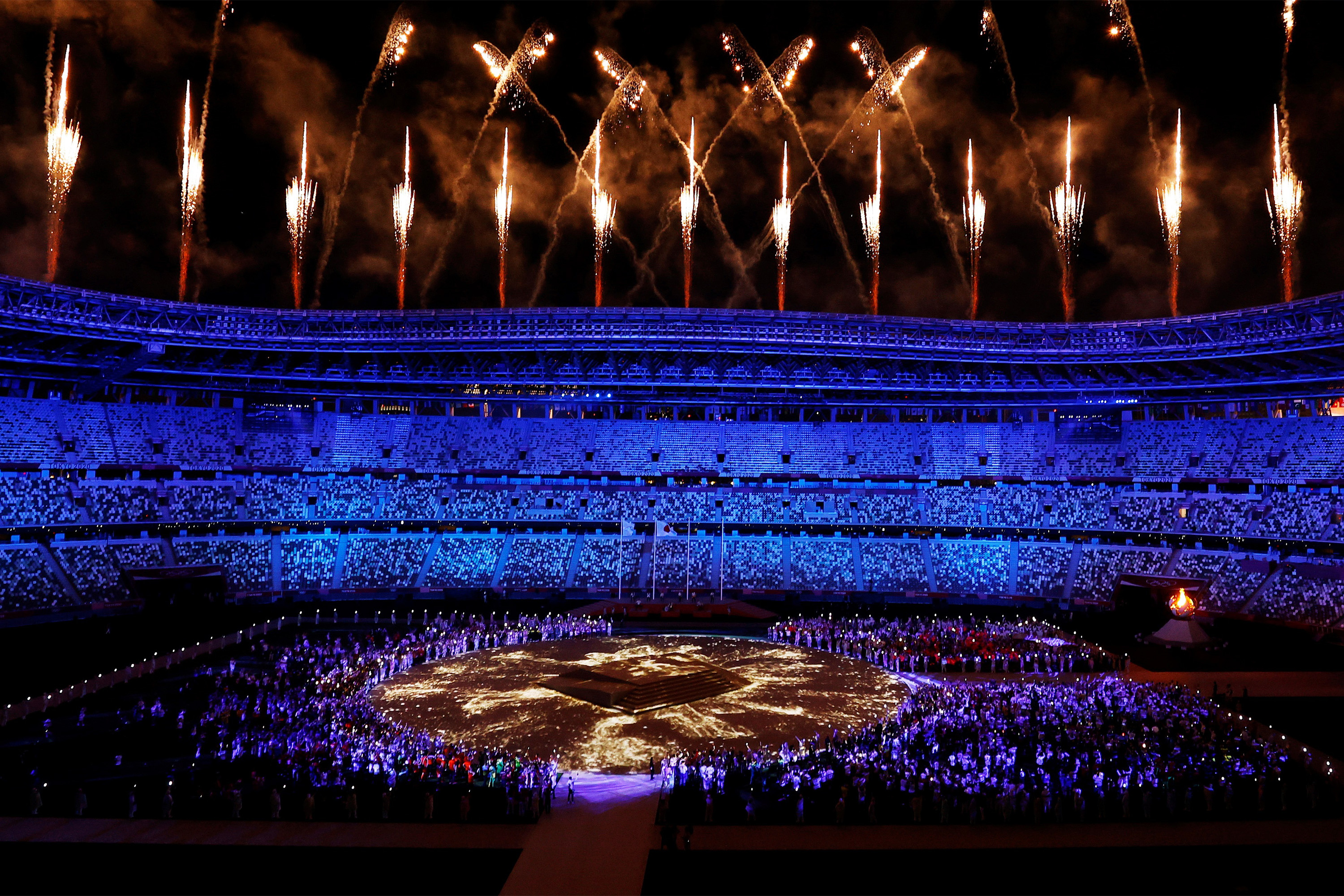 -FOTODELDIA- EA7924. TOKIO (JAPÓN), 08/08/2021.- Vista general del estadio olímpico durante la ceremonia de clausura de los Juegos Olímpicos de Tokio 2020, este domingo. Japón clausura los Juegos Olímpicos de Tokio, que salieron adelante pese a estar rodado de dudas sobre su cancelación durante meses y que será recordado por las restricciones sobre todos sus participantes. EFE/ Michael Reynolds