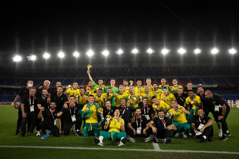 Jogadores do Brasil comemorando o título nos Jogos Olímpicos -