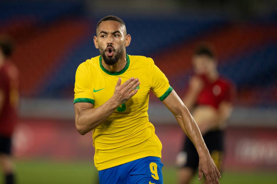 Matheus Cunha comemorando o primeiro gol do Brasil na partida -