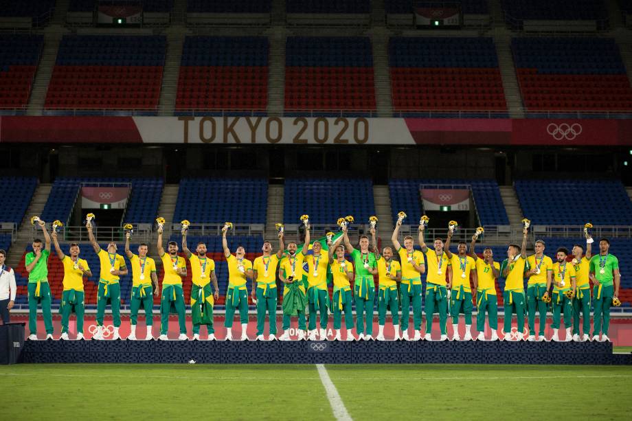 Jogadores do Brasil com a medalha de ouro conquistada -