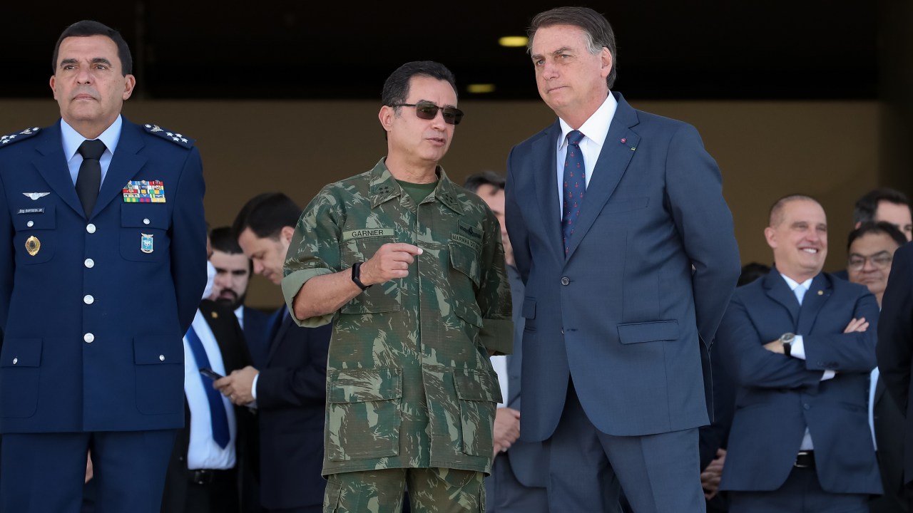 (Brasília - DF, 10/08/2021) Presidente da República, Jair Bolsonaro recebe convite da Demonstração Operativa a ser realizado por ocasião da Operação Formosa 2021. Foto: Marcos Corrêa/PR