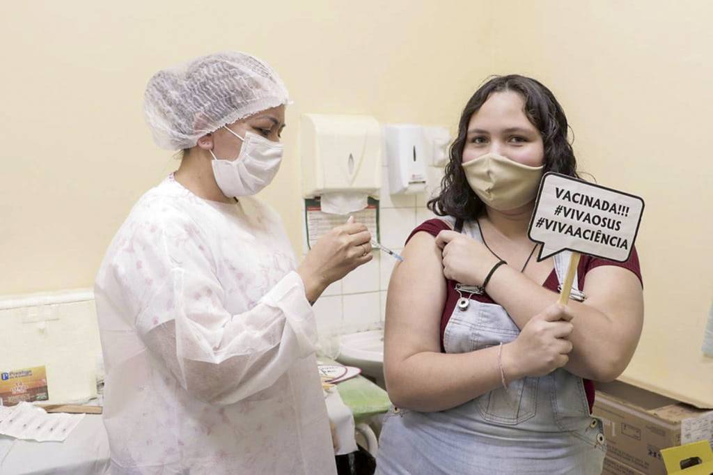 EU QUERO É ME VACINAR - Festa adolescente em SP: virada de vacinação -