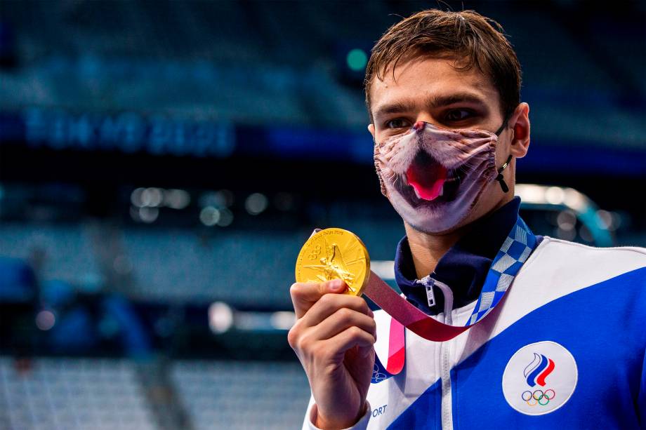 Evgeny Rylov, da Rússia, após ganhar o ouro nos 200m costas -