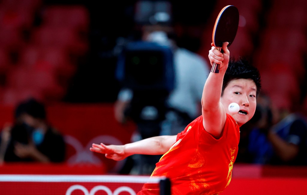 Tokyo (Japan), 05/08/2021.- Sun Yingsha of China in action during the Women's Team Gold Medal match against Ito Mima of Japan during the Table Tennis events of the Tokyo 2020 Olympic Games at the Tokyo Metropolitan Gymnasium arena in Tokyo, Japan, 05 August 2021. (Tenis de Mesa, Tenis, Japón, Tokio) EFE/EPA/MAST IRHAM