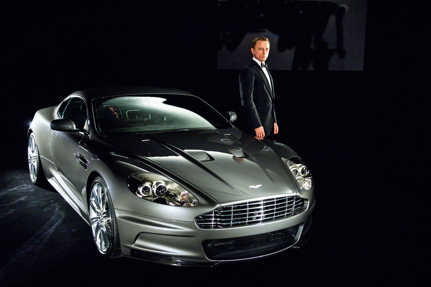 VELHOS AMIGOS - James Bond e o modelo DBS v12: desafios da nova era -
