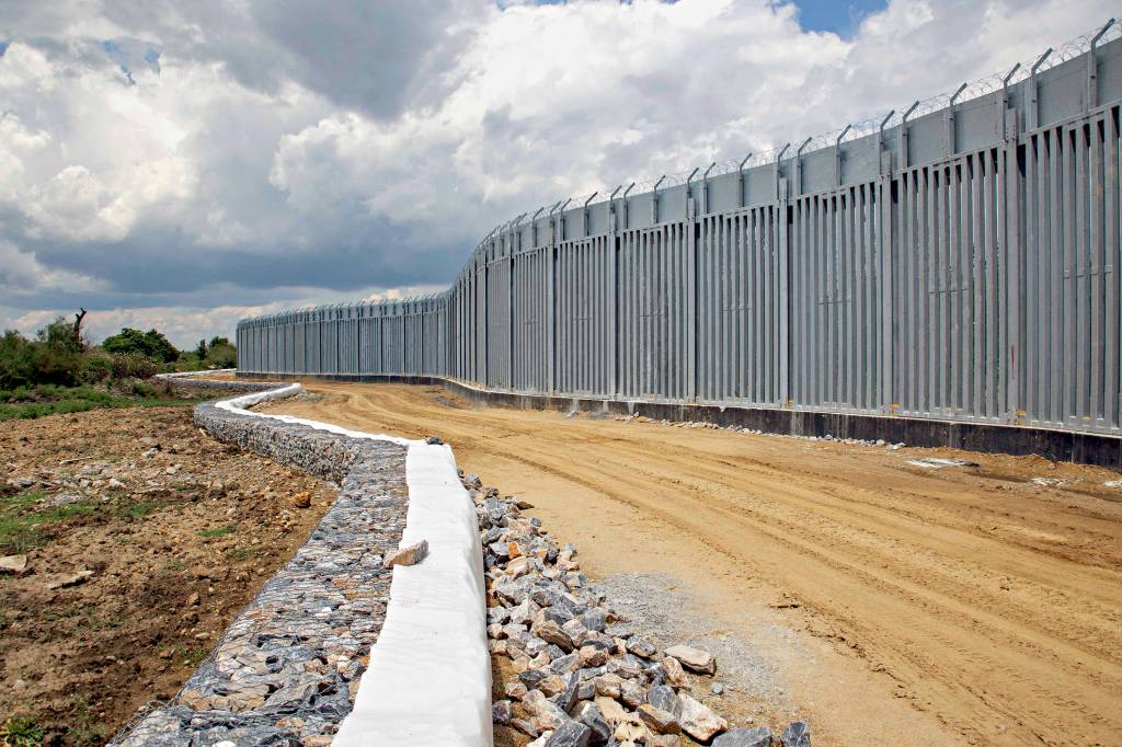BARREIRA - A Grécia constrói muro: a ideia é evitar a vinda maciça de afegãos -