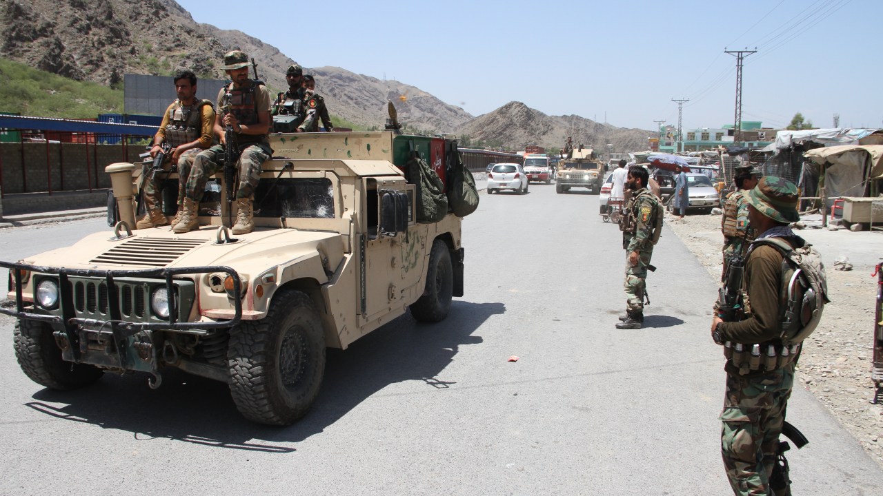 Forças afegãs combatem o Talibã em Nangarhar - 23/07/2021