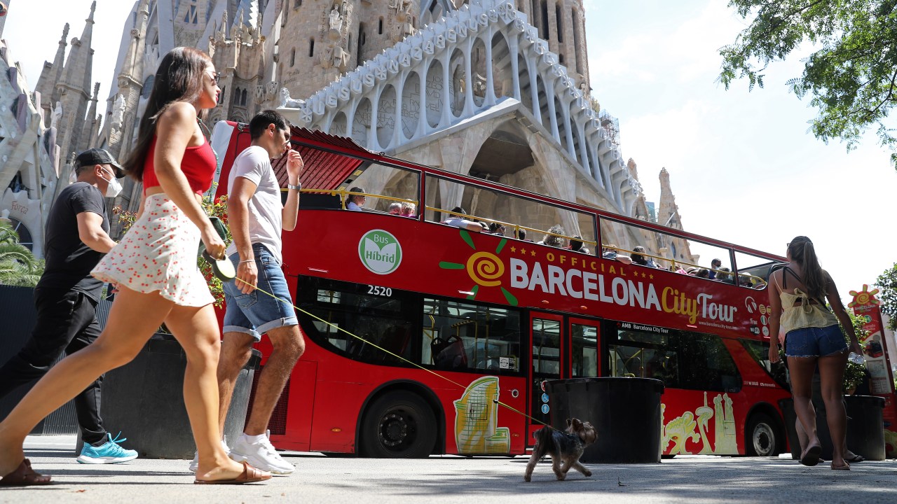 Turistas na Sagrada Família, em Barcelona - 01/08/2021