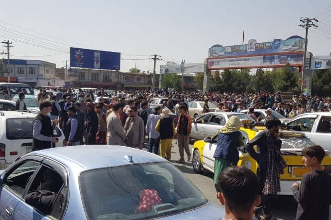Crowds at Kabul airport