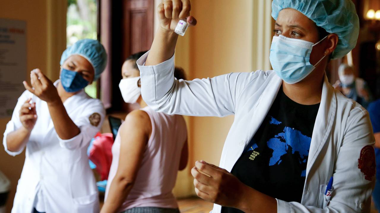 RIO DE JANEIRO, BRAZIL - MAY 24: Nurse-in-training Julia Ramos prepares to vaccinate a person at a COVID-19 vaccination clinic at Museu da Republica (Museum of the Republic) on May 24, 2021 in Rio de Janeiro, Brazil. COVID-19 has now killed more than 1 million people in Latin America and the Caribbean, with nearly half of those killed in Brazil. Only three percent of the population of Latin America have been fully vaccinated against COVID-19. Health experts are warning that Brazil should brace for a new surge of COVID-19 amid a slow vaccine rollout and relaxed restrictions. Nearly 450,000 people have been killed in Brazil by COVID-19, second only to the U.S. (Photo by Mario Tama/Getty Images)