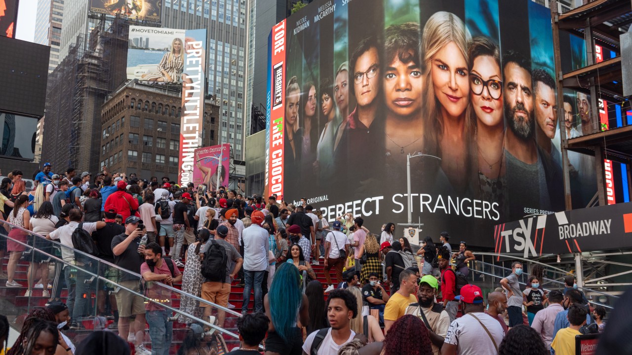 Multidão na Times Square, Nova York. 10/08/2021