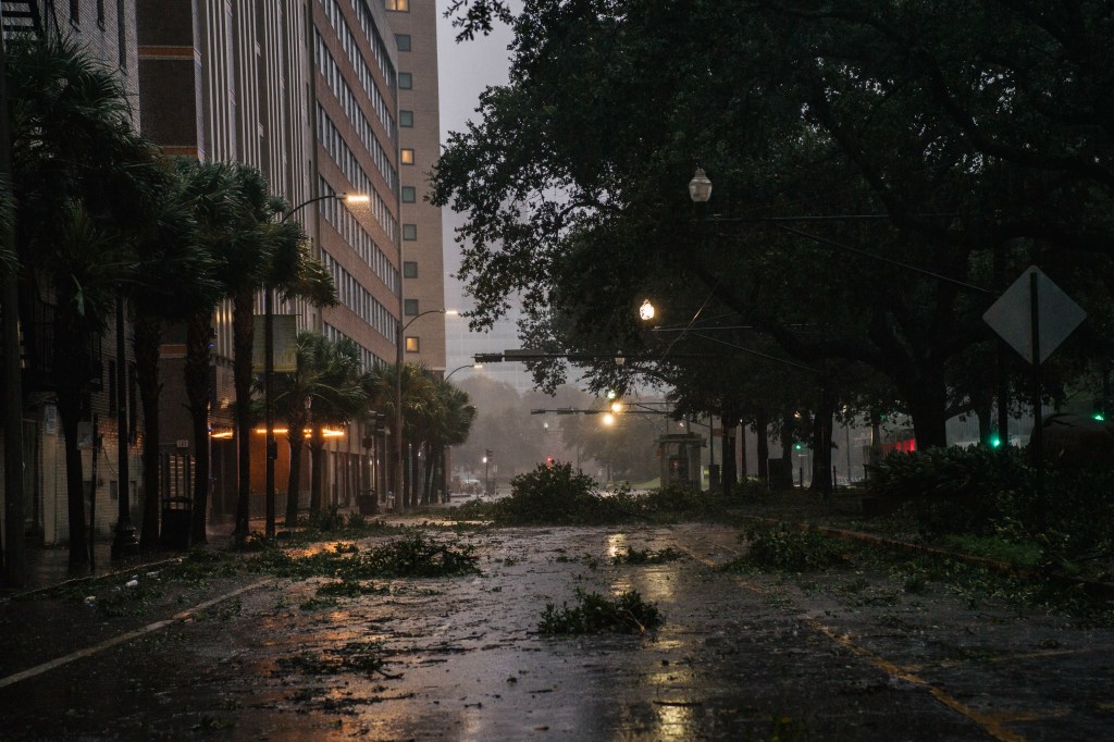 Passagem do furacão Ida pela Louisiana: tempestade inundou casas, arrancou telhados, fechou estradas e danificou hospitais - 29/08/2021