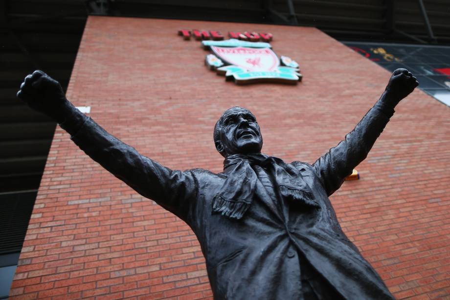 Estátua de Bill Shankly, lendário técnico do Liverpool, em Anfield -