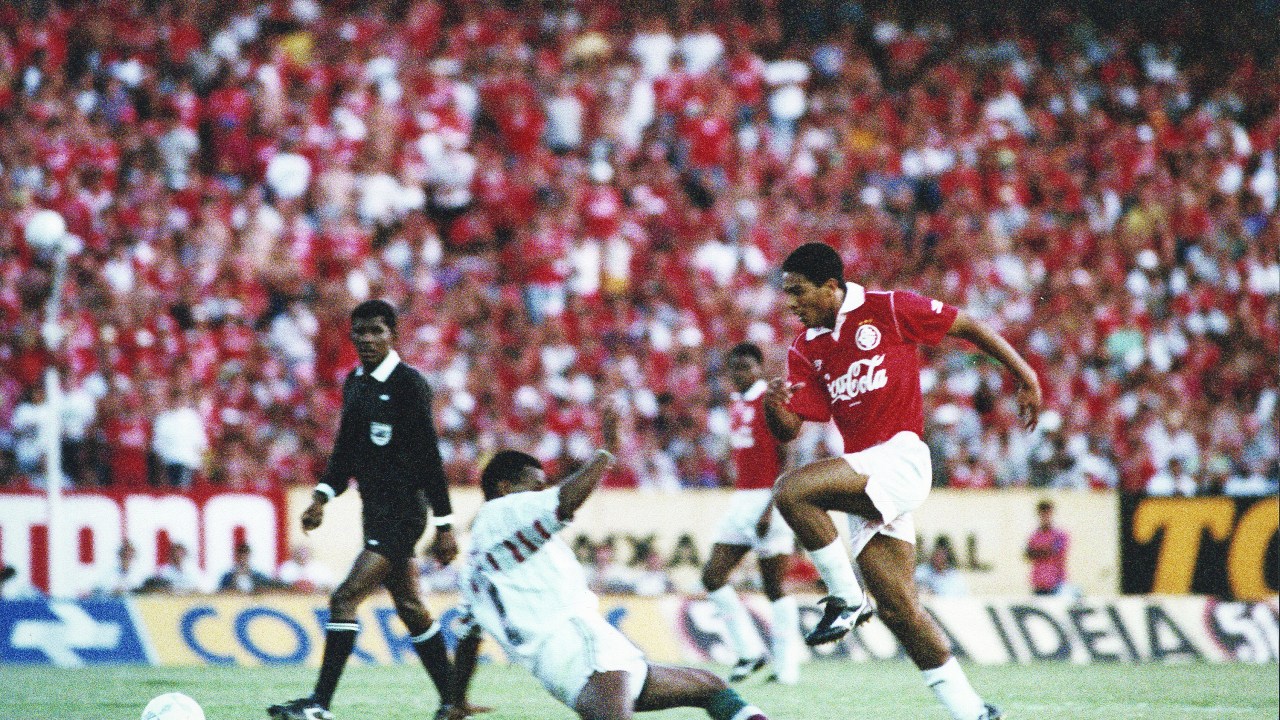 Caico, do Internacional, no jogo contra o Fluminense, pela finalíssima da Copa do Brasil, em 1992 -