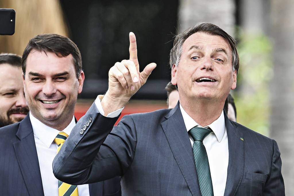 RACHADINHA - Flávio Bolsonaro: investigadores do Rio de Janeiro estão no encalço do senador há mais de dois anos -