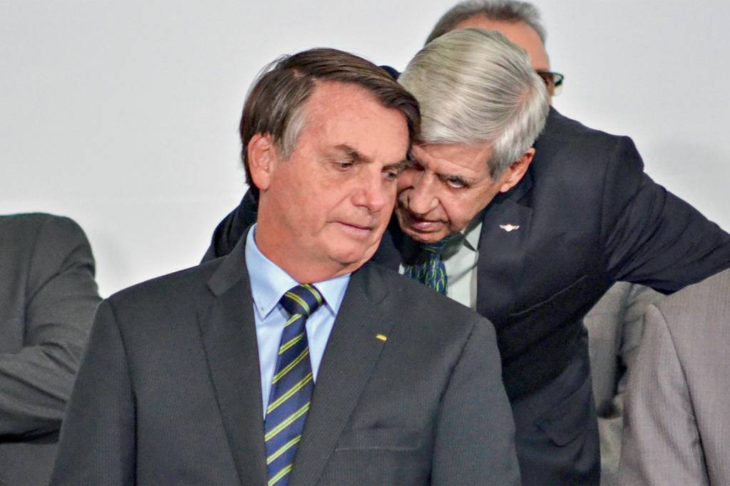 VITRIÓLICOS - Bolsonaro e Heleno: discurso beligerante para a base radical -