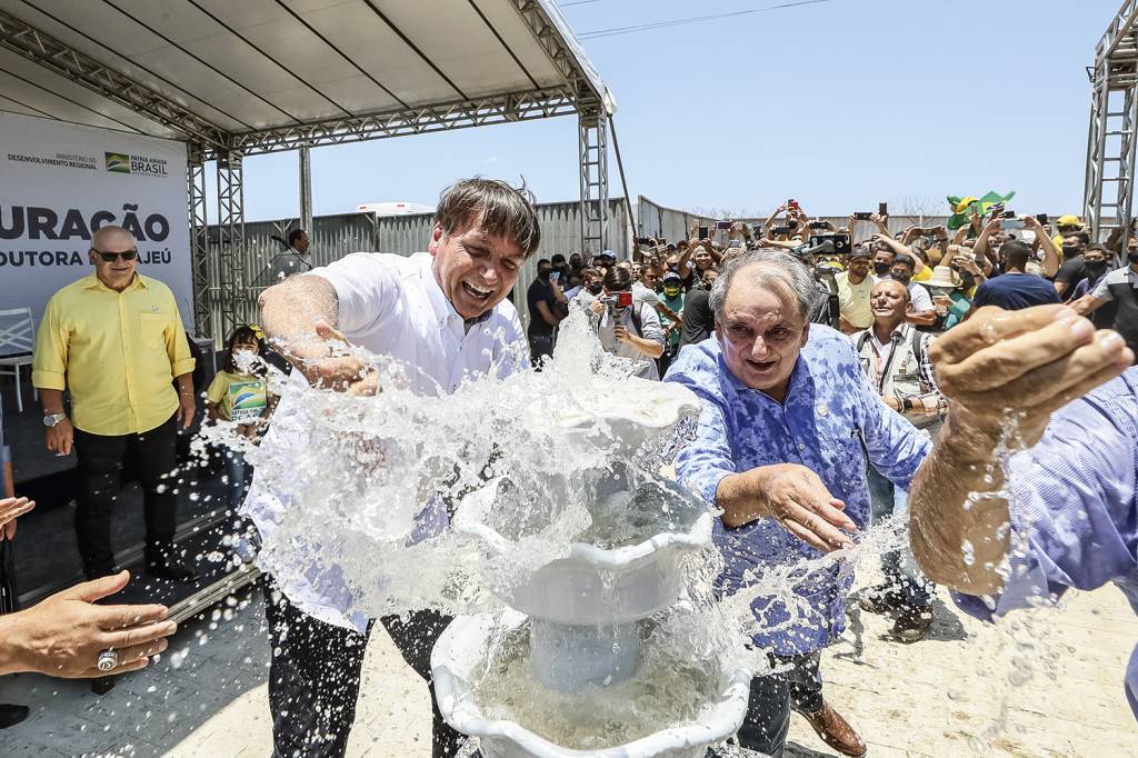 SINAL AMARELO - Bolsonaro: o governo não sabe ainda de onde tirar 56 bilhões de reais para novo programa social -