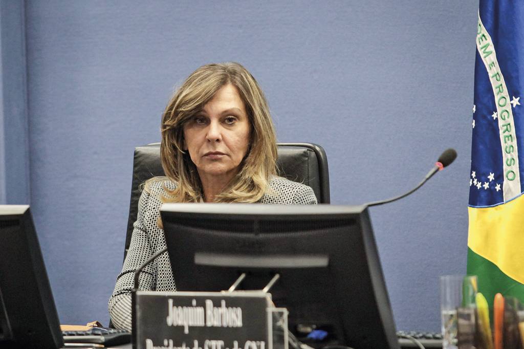 FAVORITA - Lindora Araújo: subprocuradora-geral é cotada para substituir Aras caso ele consiga virar ministro do STF -