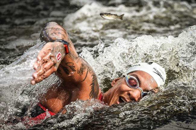 COMO UM PEIXE - Ana Marcela, ouro na maratona aquática: “A mulher pode ser o que quiser” -