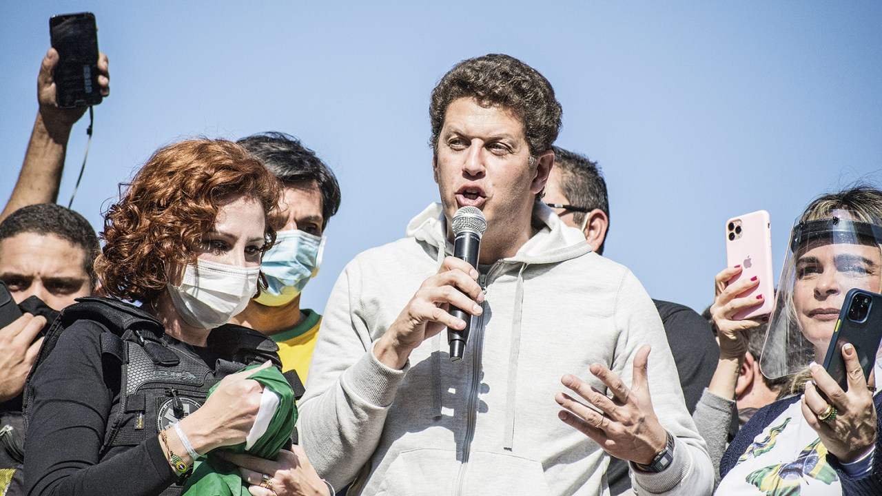 EM CAMPANHA - Ricardo Salles: discurso a favor do voto impresso em manifestação na Avenida Paulista -