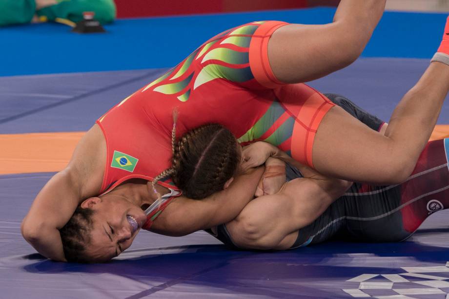 Aline Silva durante sua luta pelo wrestling -