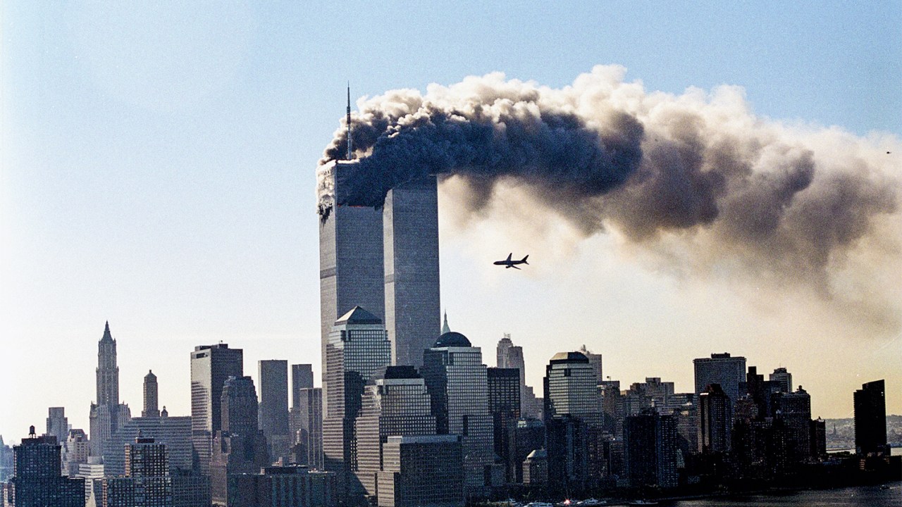 SOB ATAQUE - tragédia das Torres Gêmeas em Nova York: o evento mudou a história -