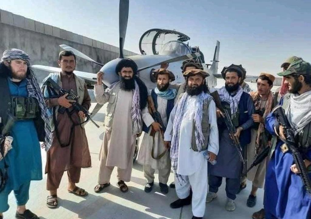 Talebãs capturam um avião Super Tucano fabricado pela Embraer