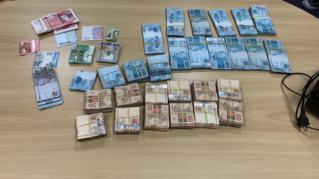 Dinheiro foi apreendido na casa de secretário Raphael Montenegro