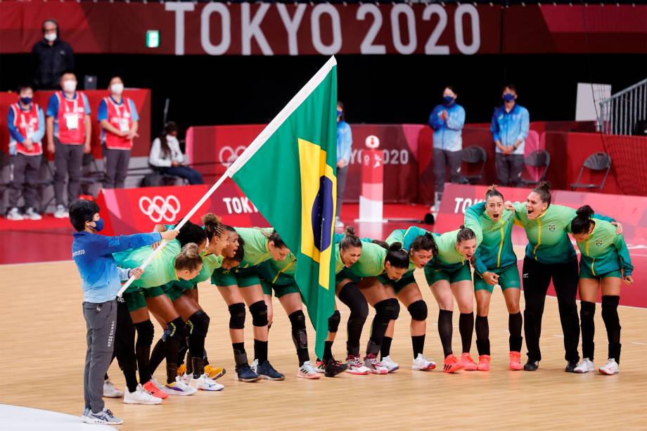 Jogadoras da seleção brasileira de handebol antes de partida contra a Espanha -