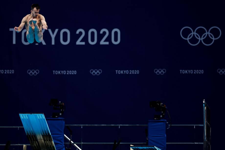 Daniel Restrepo Garcia, da Colômbia, durante sua apresentação na prova de salto com trampolim -