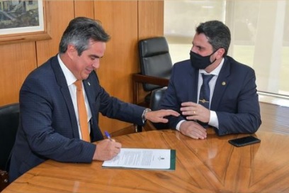 O ministro da Casa Civil, Ciro Nogueira, e o senador Marcos do Val