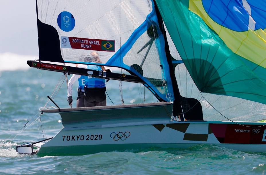 Martine Grael e Kahena Kunze, do Brasil, durante etapa na classe 49er FX -