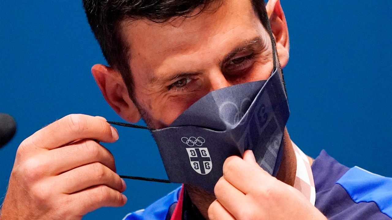 Tokyo (Japan), 22/07/2021.- Novak Djokovic of Serbia wears a face mask during a press conference at the main press center in Tokyo, Japan, 22 July 2021. The Tokyo 2020 Olympic Games start on 23 July. (Tenis, Japón, Tokio) EFE/EPA/FRANCK ROBICHON