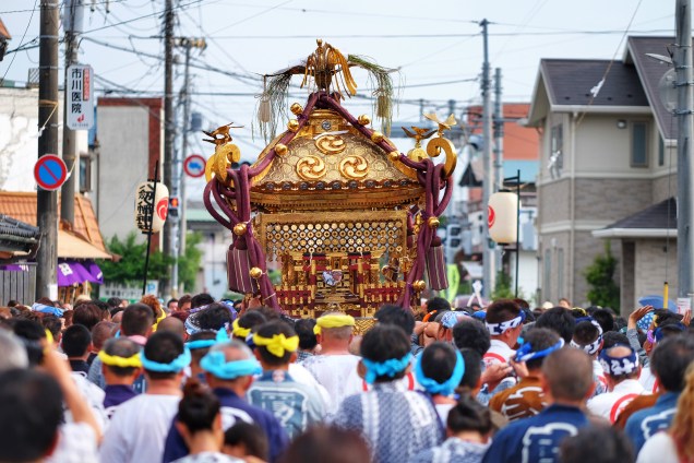 festivais de raízes religiosas que tomam as ruas em animadas celebrações
