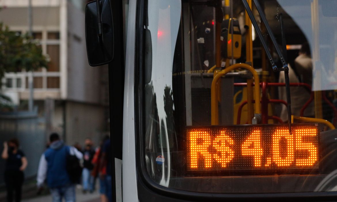 Ônibus do sistema público de transportes, no Centro do Rio de Janeiro
