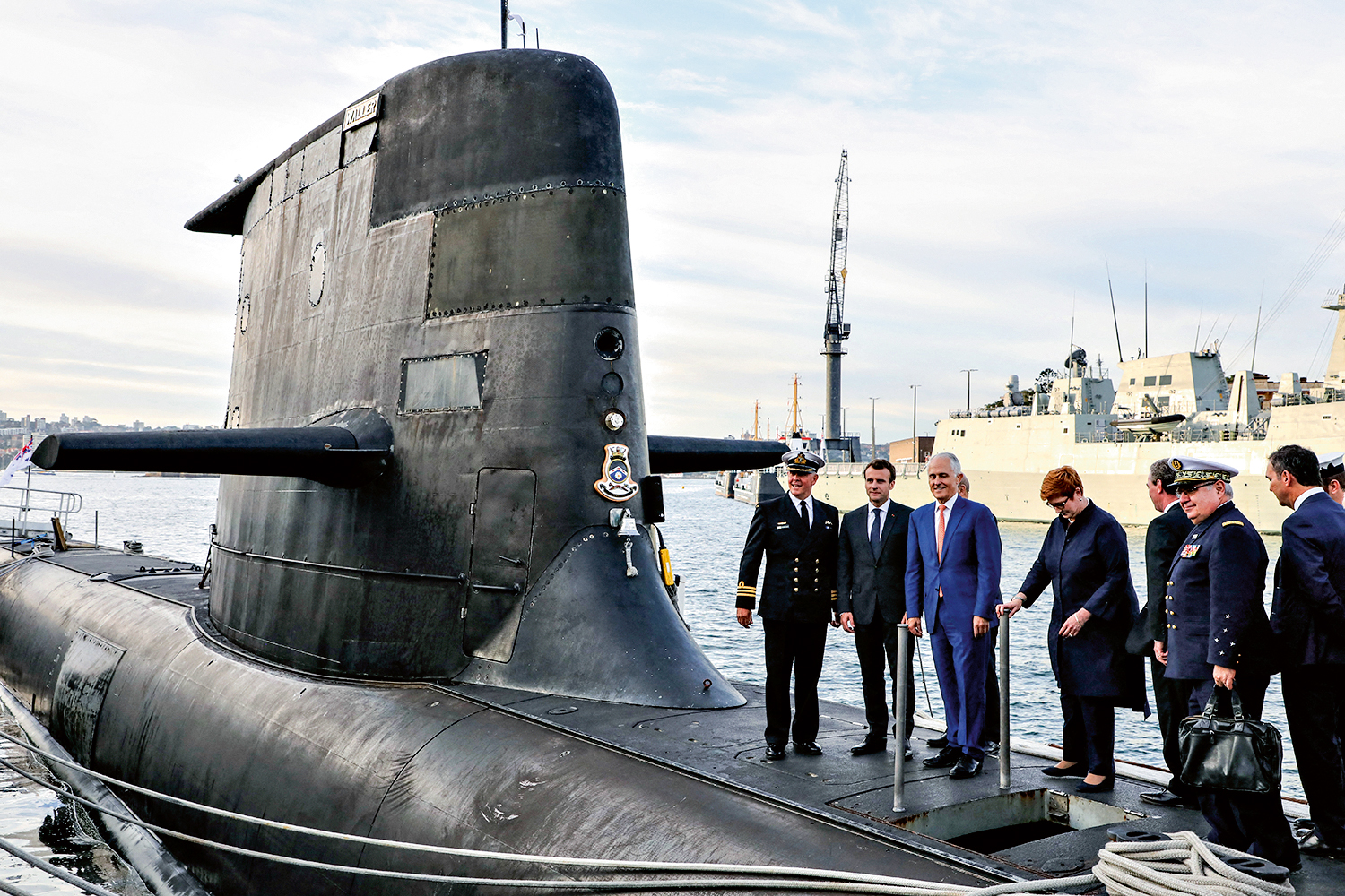 C'EST FINI - Macron visita submarino em Sydney, em 2018: negócio desfeito -