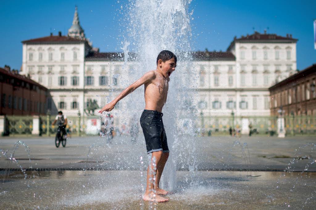 ITALY-WEATHER TRÉGUA - Itália: os termômetros beiraram os 50 graus e a população se virou como pôde para fugir da sensação de estufa -