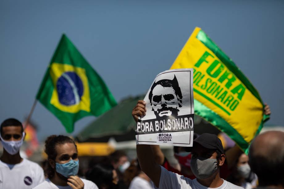 Protesto contra Bolsonaro em Copacabana, no Rio de Janeiro