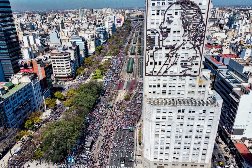 INSATISFAÇÃO - Protesto em Buenos Aires: governo impopular -