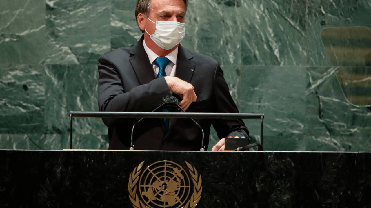 Brazil's President Jair Bolsonaro wears a protective face mask due to the coronavirus disease (COVID-19) pandemic as he arrives to addresses the 76th Session of the UN General Assembly on September 21, 2021 in New York. - The summit will feature the first speech to the world body by US President Joe Biden, who has described a rising and authoritarian China as the paramount challenge of the 21st century. (Photo by Eduardo MUNOZ ALVAREZ / POOL / AFP)