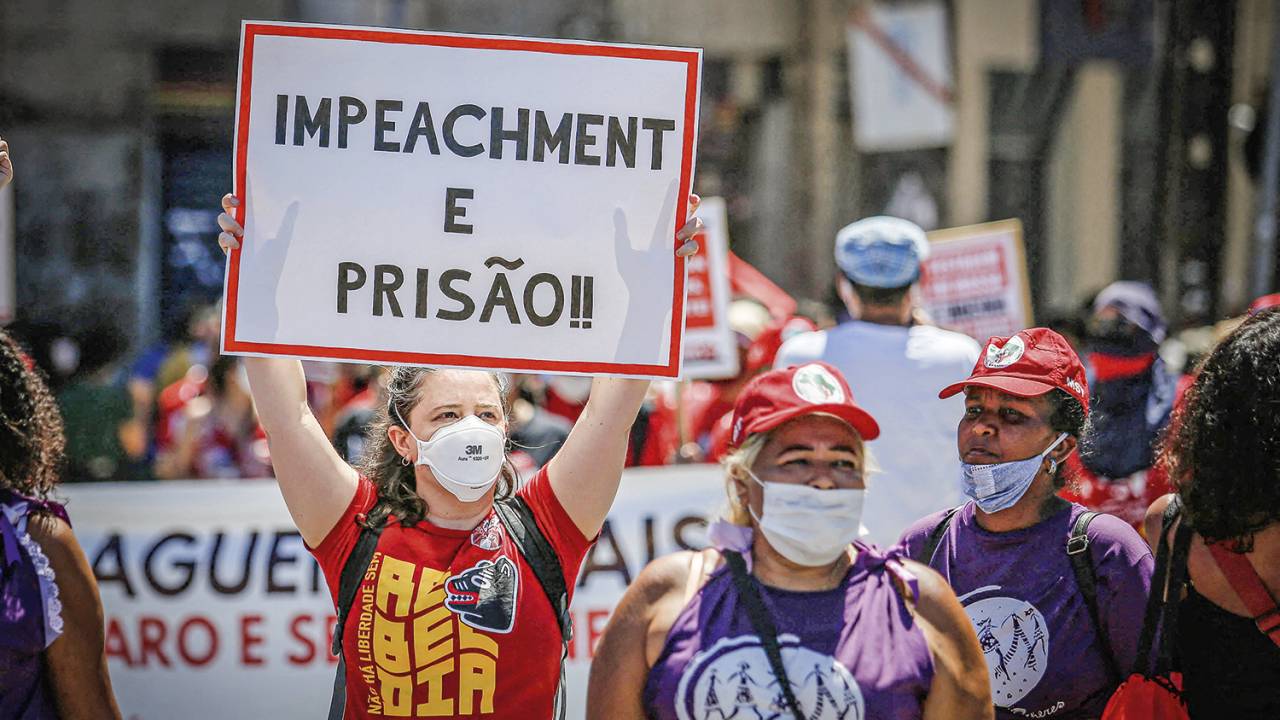 TIRO NO PÉ - Manifestação pedindo impeachment: depois das falas golpistas de Bolsonaro, o assunto voltou -