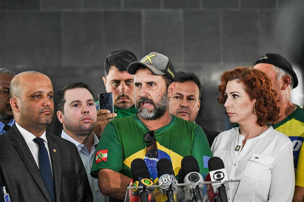 Coletiva de imprensa em Brasília sobre a greve dos caminhoneiros PORTAS ABERTAS - Chicão Caminhoneiro: encontro com o presidente e entrevista -
