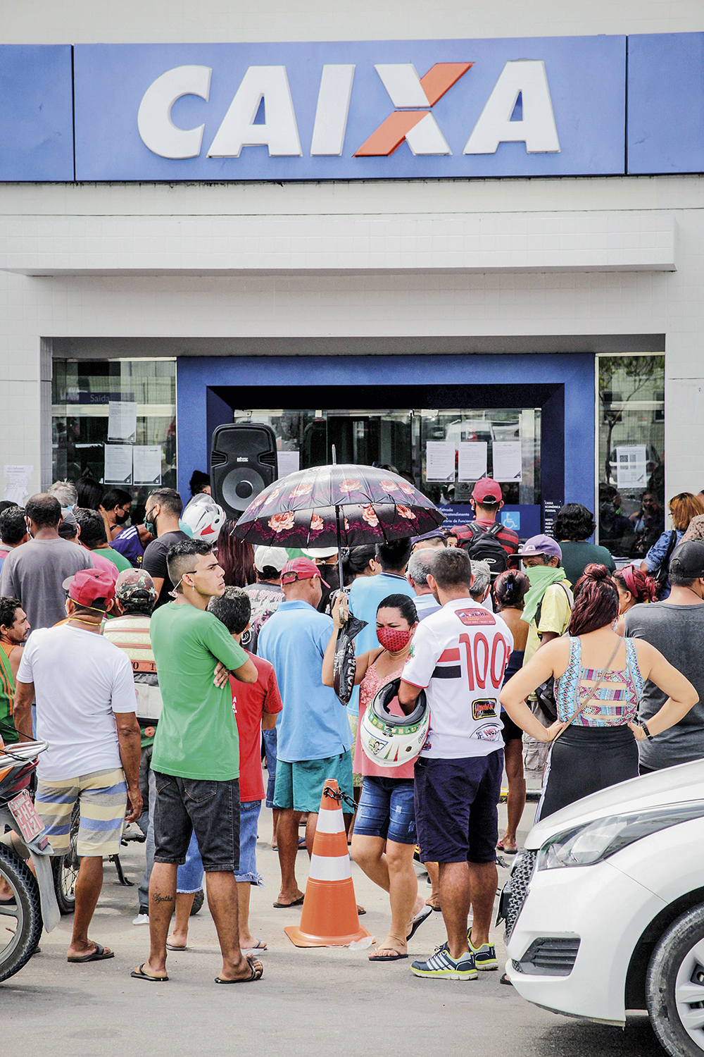 POPULARIDADE - Fila do auxílio emergencial: alta na aprovação de Bolsonaro -