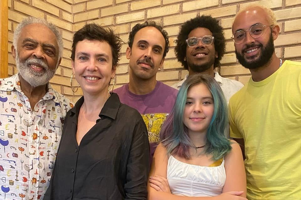 Gilberto Gil cantará com os filhos e os netos em turnê europeia, que terá show de abertura da cantora Adriana Calcanhotto