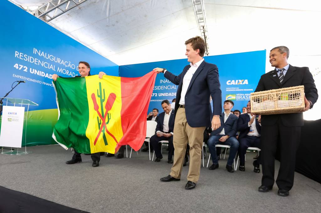 Filho de líder do governo tenta se afastar do bolsonarismo em PE